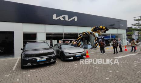 kia-buka-dealer-3s-di-puri-tampilkan-kia-carens-ev-concept