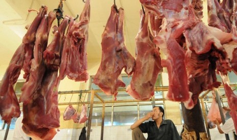 A butcher sells meat in a traditional market in Jakarta. (illustration)