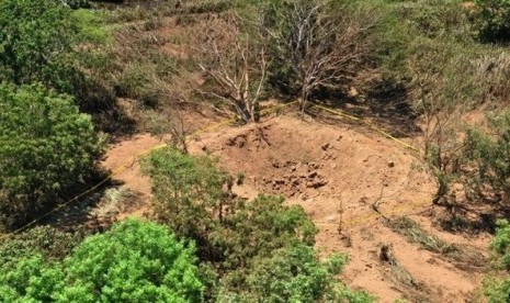 A chunk of meteorite causes a crater when it hit a location in Nicaragua.  (Illustration)