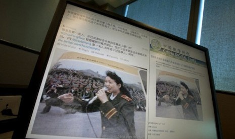 A computer screen shows websites displaying an undated photo of China’s new first lady Peng Liyuan in younger days singing to martial law troops following the 1989 bloody military crackdown.