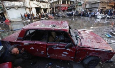 A damaged car is seen after an explosion near a security building in Egypt's Nile Delta city of Mansoura in Dakahlyia province, about 120 km (75 miles) northeast of Cairo December 24, 2013.