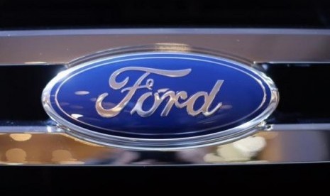 A Ford logo is seen on a car during a press preview at the 2013 New York International Auto Show in New York, March 28, 2013.