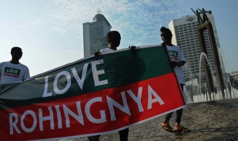 A group of people in Jakarta on Thursday, hold a peaceful protest on Rohingya issues as they also urge the UN to interfere. (illustration)     