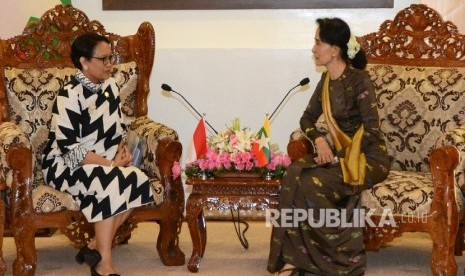 Menlu Retno LP Marsudi bertemu Aung San Suu Kyi