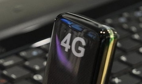 A handset uses 4G technology.. (Illustration)