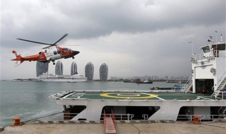 A helicopter prepares to land onboard the China Maritime Safety Administration (MSA) ship Haixun-31 during a brief stop in Sanya in southern China's Hainan province Sunday March 9, 2014. The ship is expected to join an ongoing search for the missing Malays