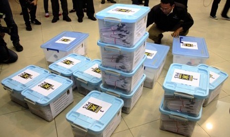 A man arranges boxes contain data of Prosperous Justice Party's candidates for 2014 election at General Election Committe in Jakarta on Tuesday.