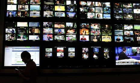 A man passes a tv store in Jakarta, recently. The North Sulawesi provincial capital of Manado will host the 10th Asia Media Summit (ASM) on May 29-30 next year. The summit will discuss a wide range of issues related to broadcast, content, ethics, technolog