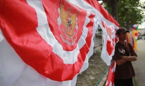 A man sells Indonesian flag in a street in Gorontalo, Sulawesi. (illustration)  