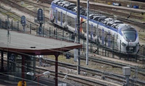 A new Regiolis regional train made by power and train-making firm Alstom, is seen next to a platform at Strasbourg's railway station, May, 21, 2014.