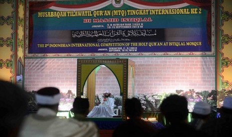 A participant from Jordan, Iyad Jamal Ankir, competes in Quran memorizing class Indonesia 2nd International Competition of the Holy Quran Recitation on September 11-15, 2013 in Jakarta. 