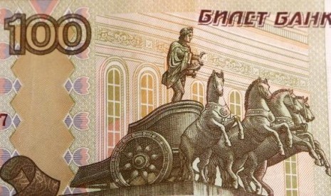 A picture illustration of a section of a Russian 100-rouble banknote taken in Moscow, July 8, 2014.