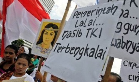 A rally holds in Jakarta, demanding the government to protect and provide legal assistance to Indonesian female migrant workers who face legal problem abroad. (File photo)