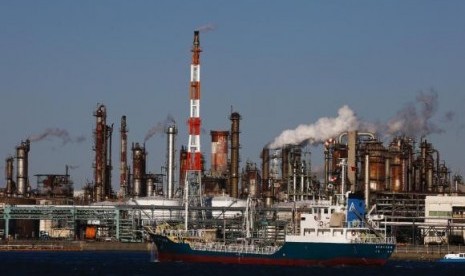 A ship passes a petro-industrial complex in Kawasaki near Tokyo December 18, 2014.