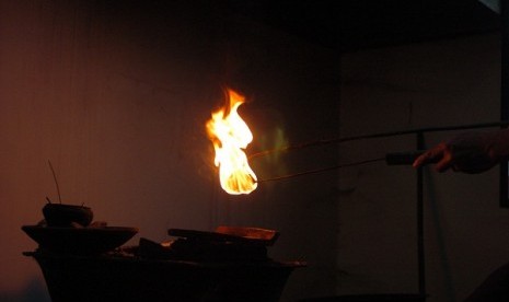 A silver artisan in Kotagede in Central Java, tries to heat the silver before he turns it into jewelery. (illustration)