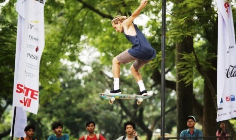 A skateboarder performs during a Skate Jam program. (File photo)