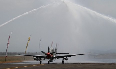 A Super Tucano lands at the squadron 21st airbase in Malang, East Java. (illustration)  