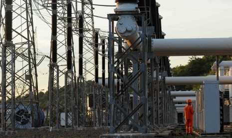 A technician checks facilities in power plant (illustration)