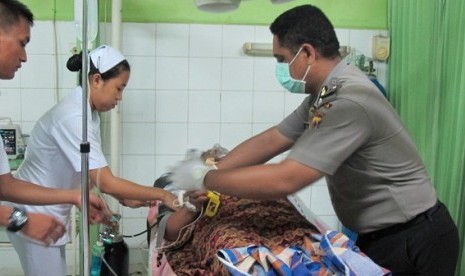 A victim in boxing related tragedy in Nabire arrives in Sentani, Jayapura, Papua, on Tuesday, July 16, 2013. (file photo)  