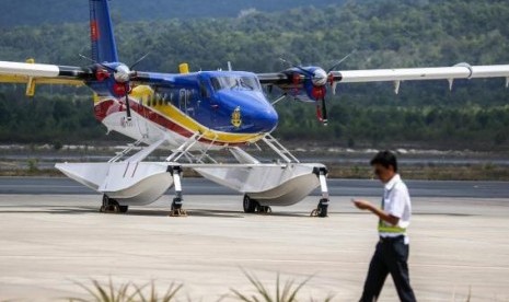 A Vietnamese worker walks past a search and rescue aircraft from Vietnam, at Phu Quoc Airport in Phu Quoc Island, March 12, 2014.