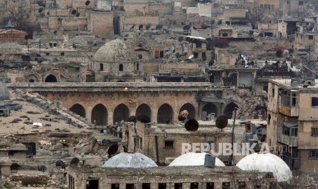 A view shows part of the Umayyad mosque as seen from Aleppo's ancient citadel, Syria January 31, 2017. Picture taken January 31, 2017