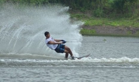 A waterskiing athlete (illustration)