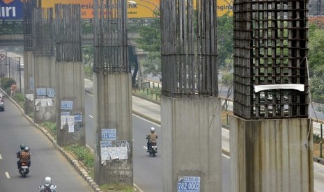 Abandoned monorail project in Jakarta (illustration).  