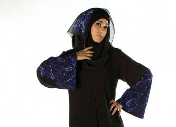 Abaya aksen batik