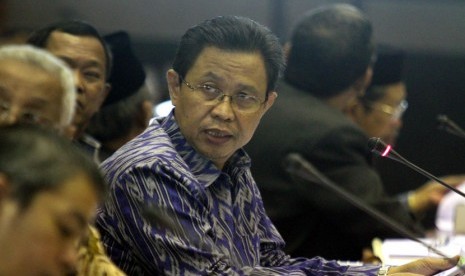 Abdul Djamil (tengah)