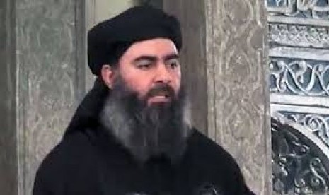 A man purported to be the reclusive leader of the militant Islamic State Abu Bakr al-Baghdadi shows in a mosque in Mosul, according to a video recording posted on the Internet on July 5, 2014.