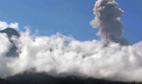 Abu vulkanik gunung Merapi 