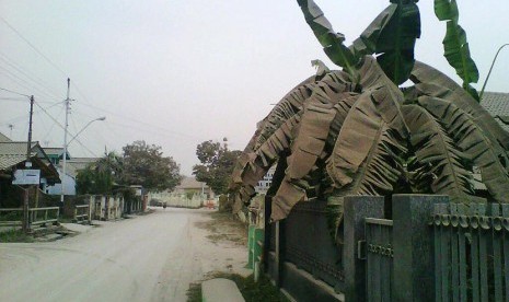 Abu vulkanis letusan Gunung Kelud mengguyur kota Yogyakarta, Jumat (14/2).