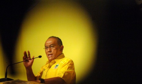 Aburizal Bakrie memberikan sambutan HUT GOLKAR KE-49 DI SURABAYA