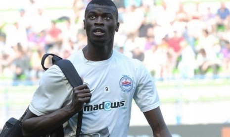 AC Milan dikabarkan mendapatkan striker baru, M'Baye Babacar Niang dari klub League 2 Prancis, Stade Malherbe Caen.