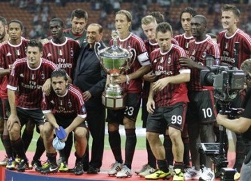 AC Milan sukses menjuarai turnamen Trofeo Berlusconi dengan menekuk Juventus 2-1.