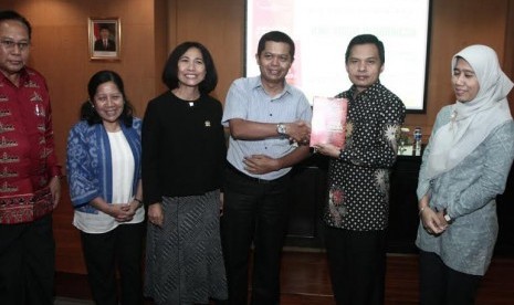 Acara Bicara Buku Bersama Wakil Rakyat yang membahas buku berjudul Ilmu Sosial di Indonesia Perkembangan dan Tantangan dan buku berjudul Krisis Budaya hari Kamis, (21/4).