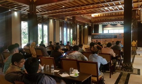 Acara diskusi Barisan Pemuda Partai Golkar (BPPG) di Kudus Cafe Hotel Sultan, Jakarta, Jumat (23/8). 