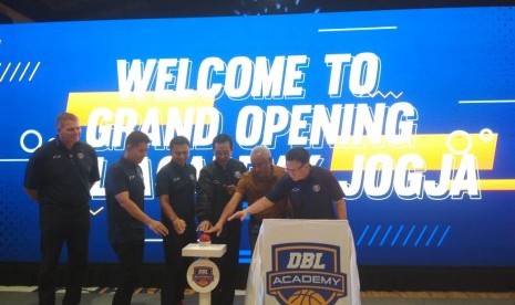 Acara Grand Opening dan peresmian gedung baru DBL Academy Jogja, Senin (2/9) malam.