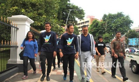 Acara jalan sehat Wali Kota Bogor, Bima Arya, dengan Menteri Pendayagunaan Aparatur Negara dan Reformasi Birokrasi (Menpan-RB), Asman Abnur, di Kota Bogor, Jumat (2/2). 