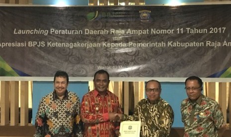  Acara Launching Peraturan Daerah Raja Ampat Nomor 11 Tahun 2017 dan Apresiasi BPJS Ketenagakerjaan kepada Pemerintah Kabupaten Raja Ampat di Aula Kantor Bupati Raja Ampat, Kamis (3/5).