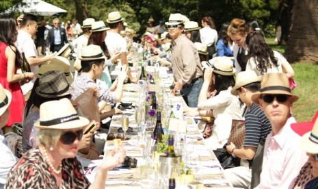 Acara makan terpanjang bersama di Melbourne.