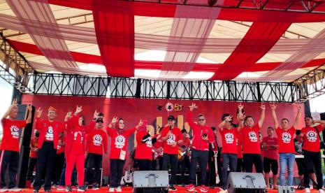 Acara Mlaku Bareng di Alun-alun Ponorogo, Minggu (26/2/2023),