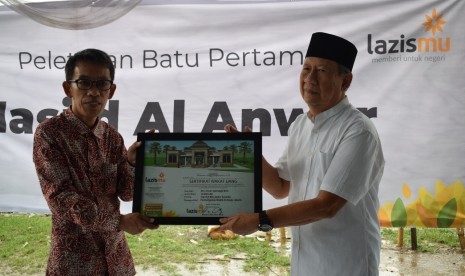 Acara peletakan batu pertama masjid yang dikelola oleh Lazismu-PDM Jakarta Timur.