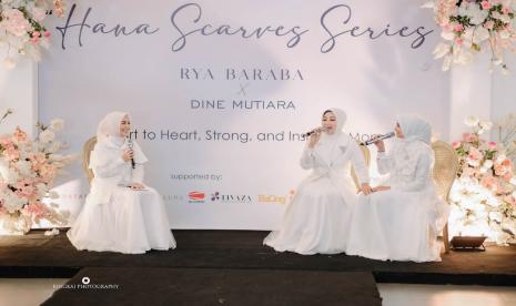 Acara peluncuran kerudung eksklusif ini dikemas dalam fashion show dan talkshow bertema ‘Heart to Heart Strong and Inspiring Mom’ .