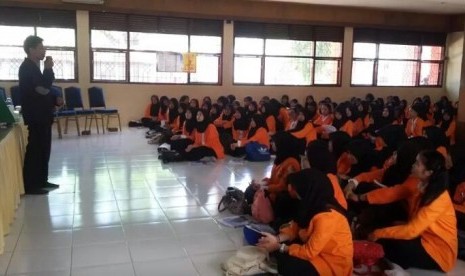 Acara penerimaan mahasiswa baru fakultas psikologi UNM yang dirangkaiakan dengan Mindsetting motivation Based On SET.