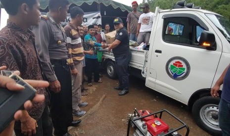 Acara penyerahan bantuan tanggap bencana di desa Banaran Kab Ponoroga, (Ahad 23/4)