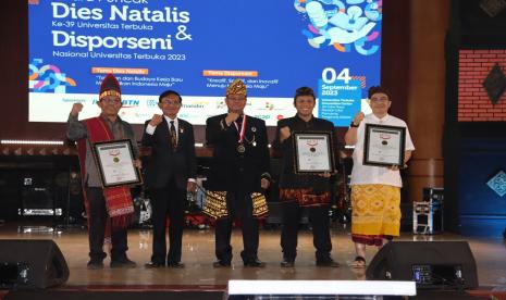 Acara Puncak Dies Natalis ke-39 Universitas Terbuka (UT) menjadi momen penting dan berharga.