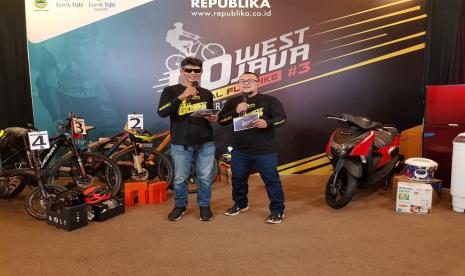 Acara puncak Republika Go West Java ke-3 Virtual Fun Bike 2021, Ahad (19/12). Harian Republika terus mendorong agar masyarakat dapat menggalakkan olahraga bersepeda terlebih di masa pandemi Covid-19 untuk meningkatkan daya tahan tubuh. Salah satu kegiatan yang sudah dilakukan sejak tahun 2019 dan masih terus berjalan hingga tahun 2021 ini yaitu Republika Go-West Java. 