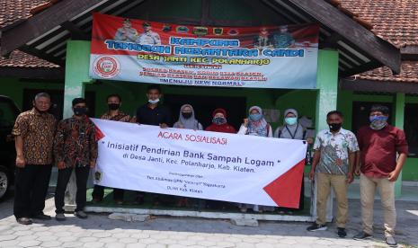 Acara sosialisasi 'Inisiasi Pendirian Bank Sampah Logam' oleh tim pengabdian masyarakat (TPM) Prodi Metalurgi Universitas Pembangunan Veteran Yogyakarta (UPNVY) di Desa Janti, Kecamatan Polanharjo, Kabupaten Klaten, Jawa Tengah, beberapa waktu lalu. 