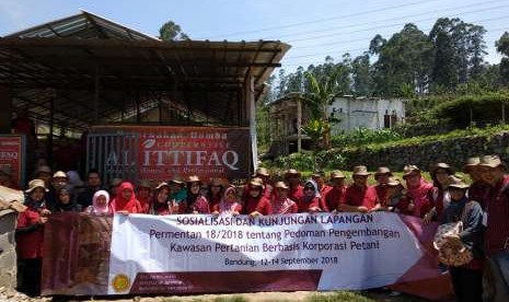 Acara Sosialisasi Permentan 18/2018 tentang Pedoman Pengembangan Kawasan Berbasis Korporasi Petani di Bandung, Jumat (14/9)